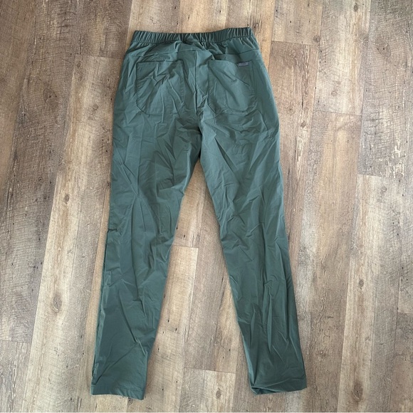 FIGS Men’s Tailored Trouser Agave - Picture 7 of 11